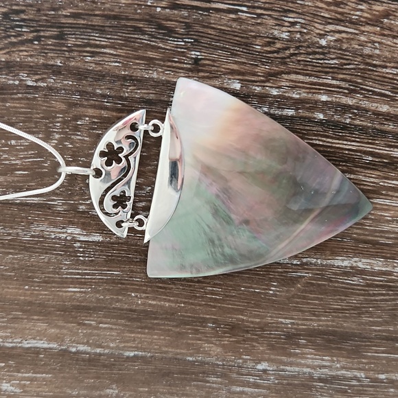 Boutique Jewelry - NEW Genuine Sterling Silver & Abalone Pendant
